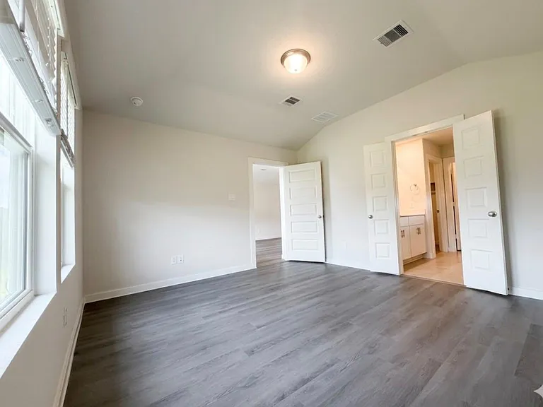 5549 Madden Ln — Photo 8