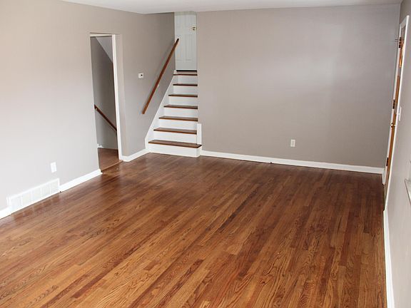 4th image of 3853 Larchview Dr