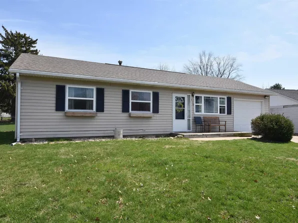 410 Lotus Ln, Washington, IL 61571