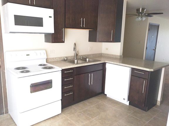 3rd image of 162 Gladstone Dr APT 201