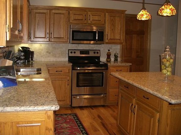3rd image of 16324 Hascall St