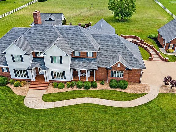 2nd image of 1066 Oaks Country Club Rd