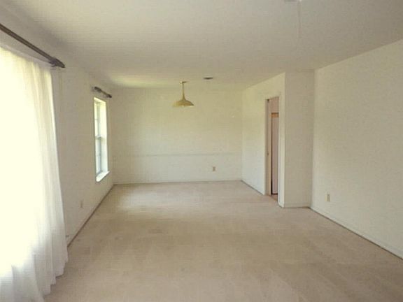 2nd image of 527 Pittman St
