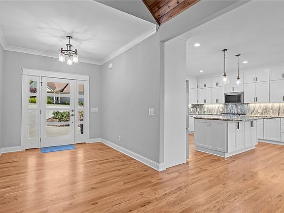 3rd image of 709 Keowee Bay Cir