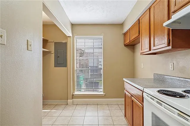 4425 Barnett St #A — Photo 6