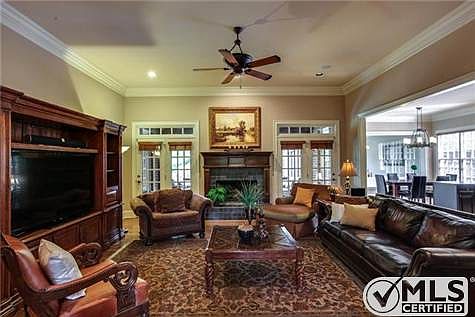 4th image of 638 Stonewater Blvd