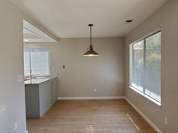 5th image of 3240 Pinkerton Dr