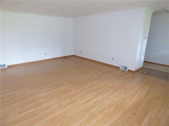 3rd image of 3167 Windgate Dr