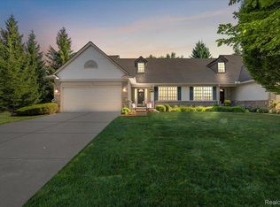 283 Four Seasons Dr, Lake Orion, MI 48360