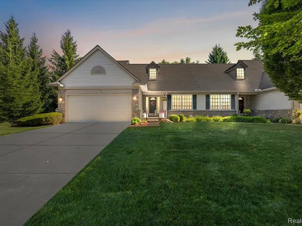 283 Four Seasons Dr, Lake Orion, MI 48360