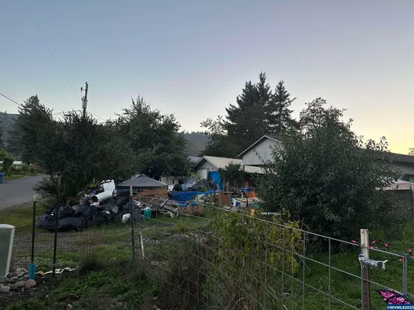 287 9th St, Lyons, OR 97358