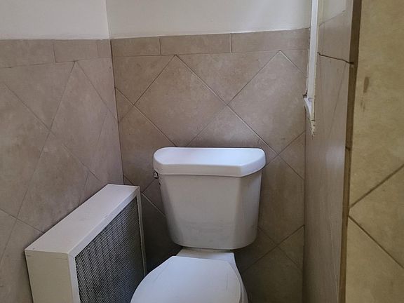 4th image of 160 W Sandford Blvd #2A
