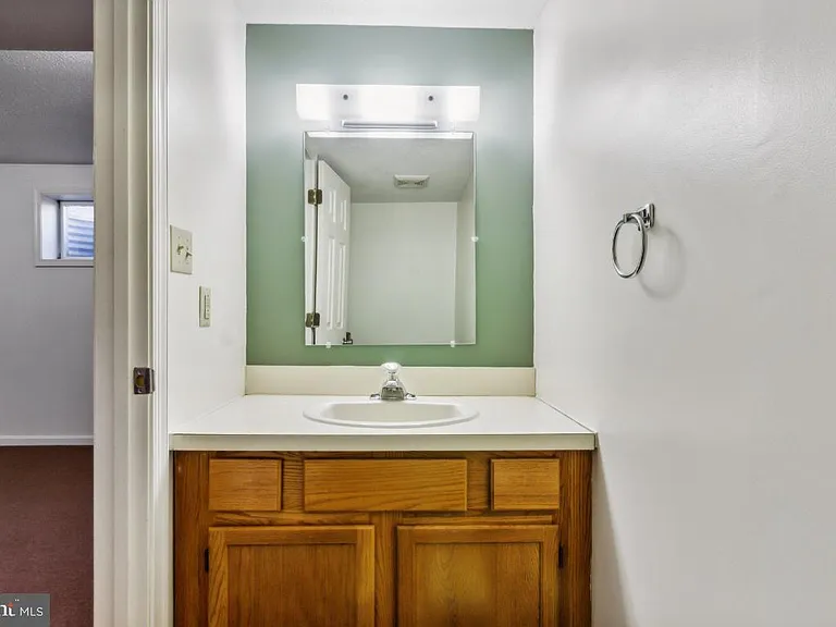 1232 Lakeview Dr — Photo 22