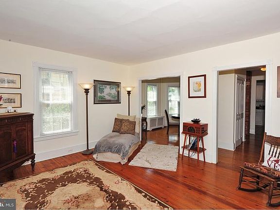5th image of 212 N Chancellor St