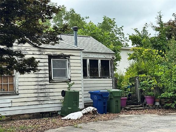 5th image of 1175 Francis St NE