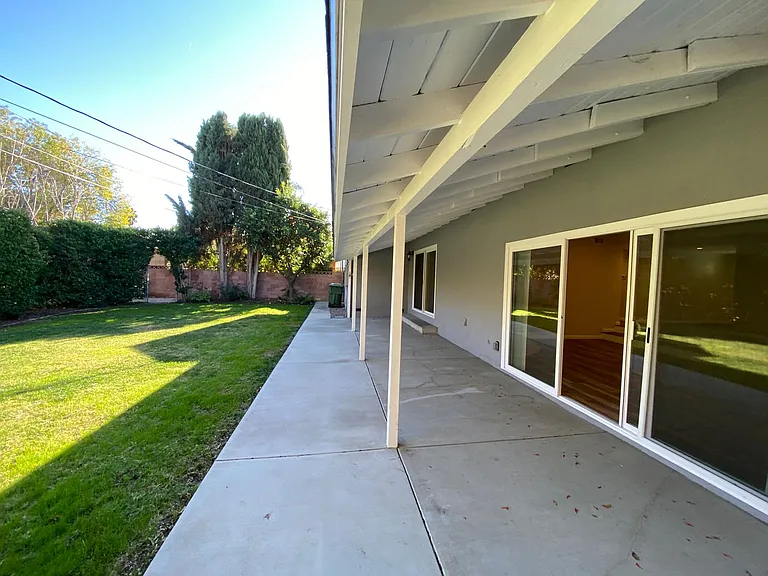 5900 Cahill Ave — Photo 32