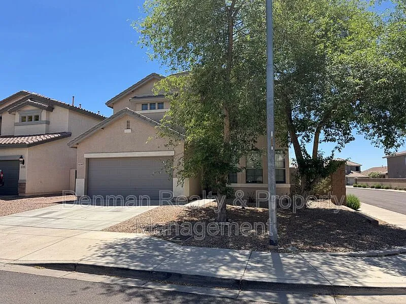 4 bed, 3.0 bath, 2822 sqft, $2,595 — Photo 2