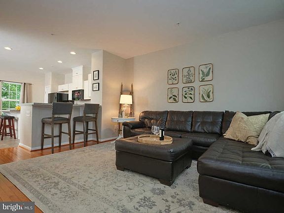 2nd image of 1870 Thistle Ct