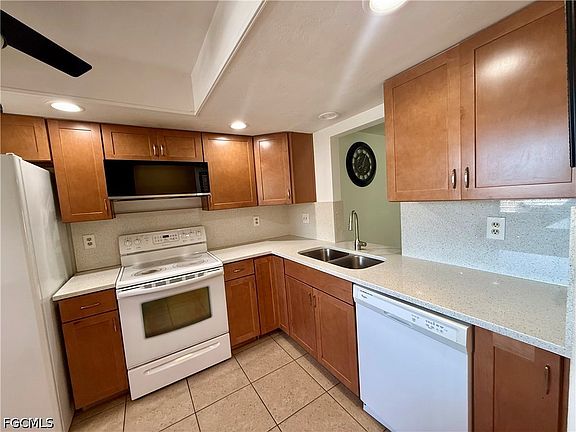 3rd image of 1429 Cape Coral Pkwy W APT 5