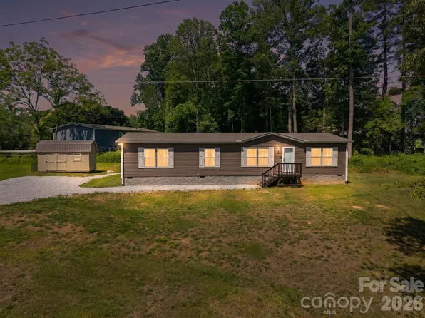 151 Field Sparrow Ln, Hendersonville, NC 28792