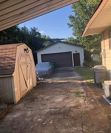 4th image of 10258 Valley Dr