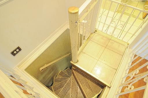 4th image of 8324 N Christiana Ave #1E