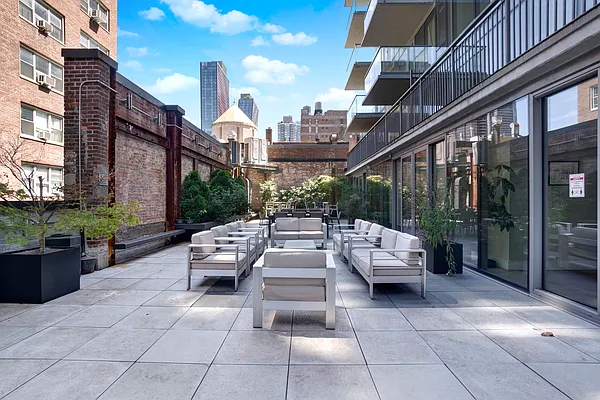 Rented by Bond New York | media 50