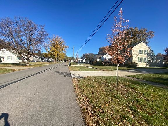 Exterior Neighborhood (street photo)