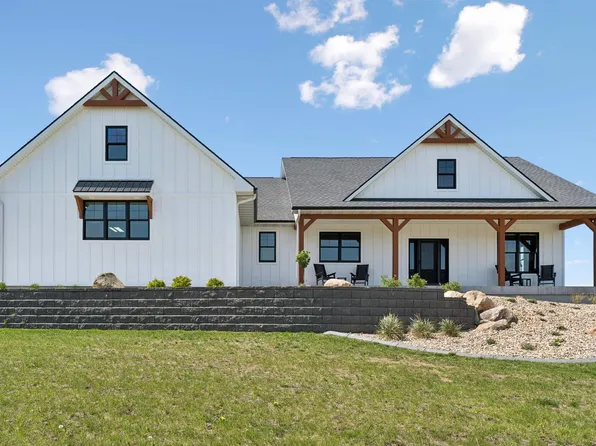 7343 Wagner Rd, Cedar Falls, IA 50613