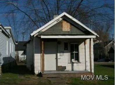 1st image of 905 E 12th St