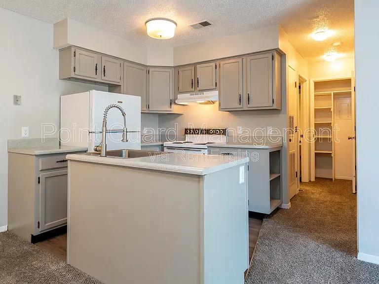 844 N Waco Ave — Photo 10