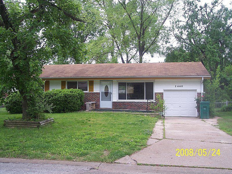 1st image of 2440 Castle Dr