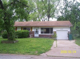 2440 Castle Dr, Saint Louis, MO 63136