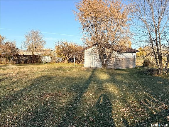 3rd image of 61 14th Avenue SE