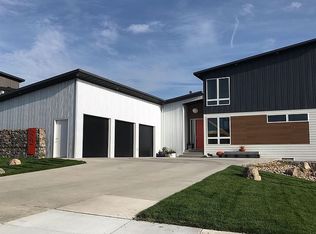 1207 Round Top Rd, Bismarck, ND 58503