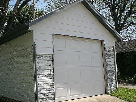 2nd image of 742 Uhrig Ave
