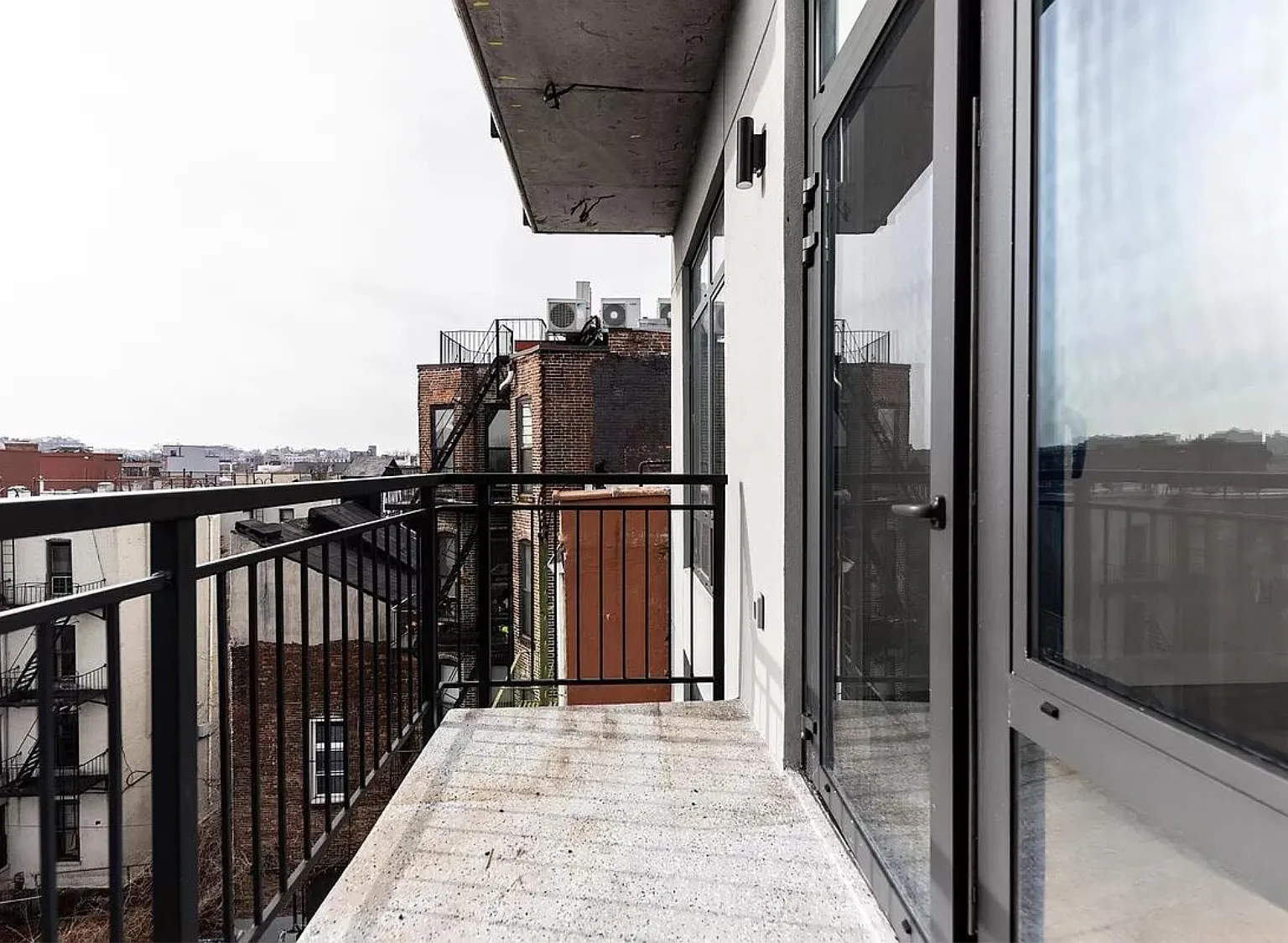 420 Gates Avenue — Photo 4
