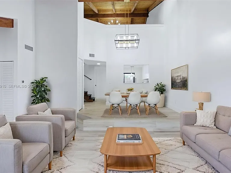 2152 SW 81st Way #2152 — Photo 1