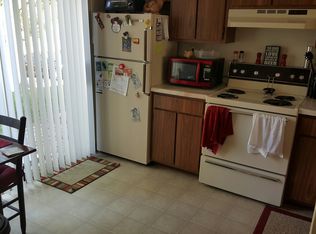 426 Hillside Ln, Hartland, WI 53029