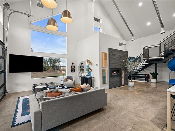 4th image of 618 E Washington Rd