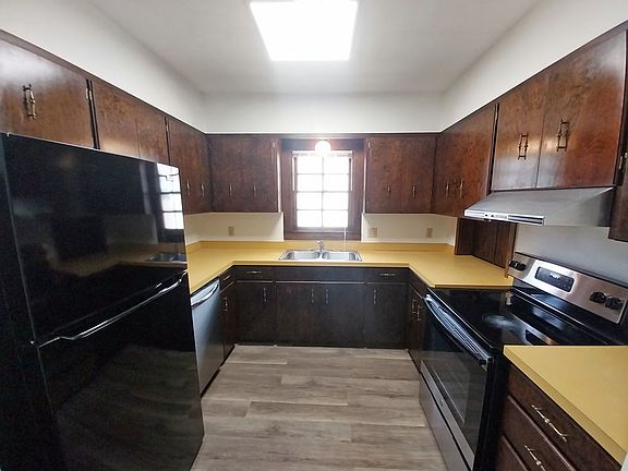 3rd image of 1318 N Richardson Ave
