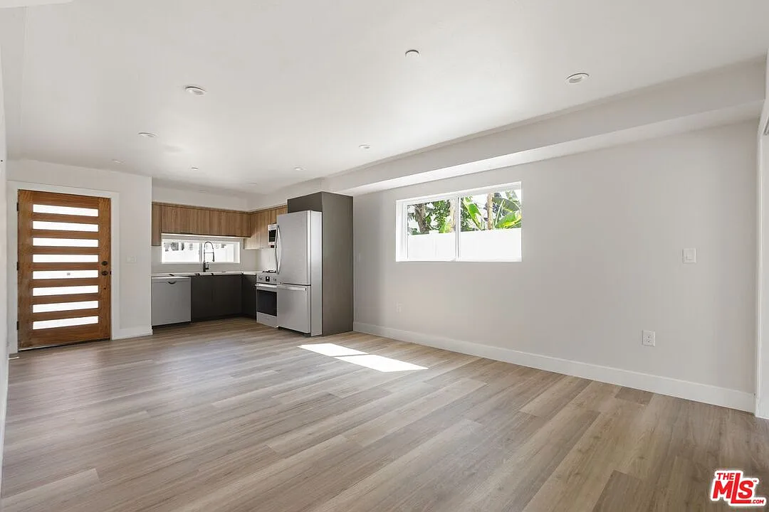 4 bed, 4.0 bath, 1874 sqft, $3,666 — Photo 4