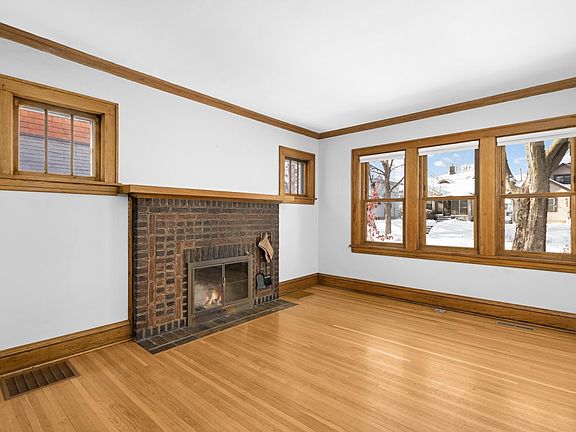 3rd image of 4130 Russell Ave N