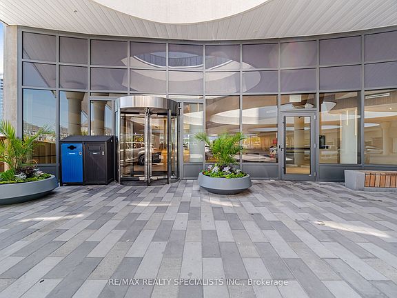2nd image of 5105 Hurontario St #308