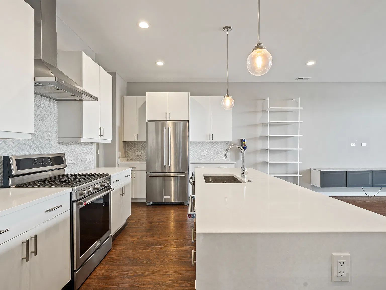 3 bed, $4,000 — Photo 4