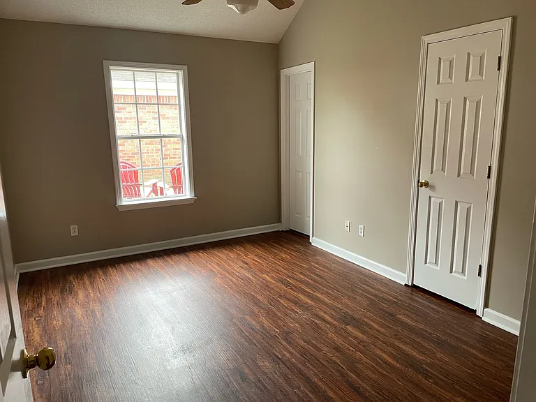100 Cypress Cir #100 — Photo 7