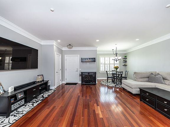 3rd image of 41 Wexford Ln