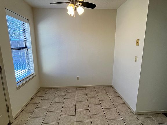 5th image of 2932 N Susan Carol Ln