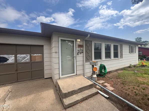 208 5th Ave E, New Town, ND 58763