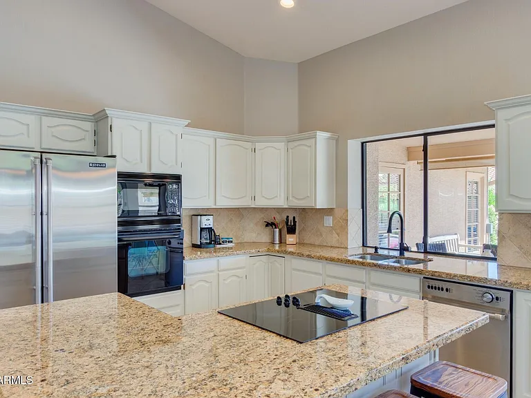1585 W Honeysuckle Ln — Photo 12